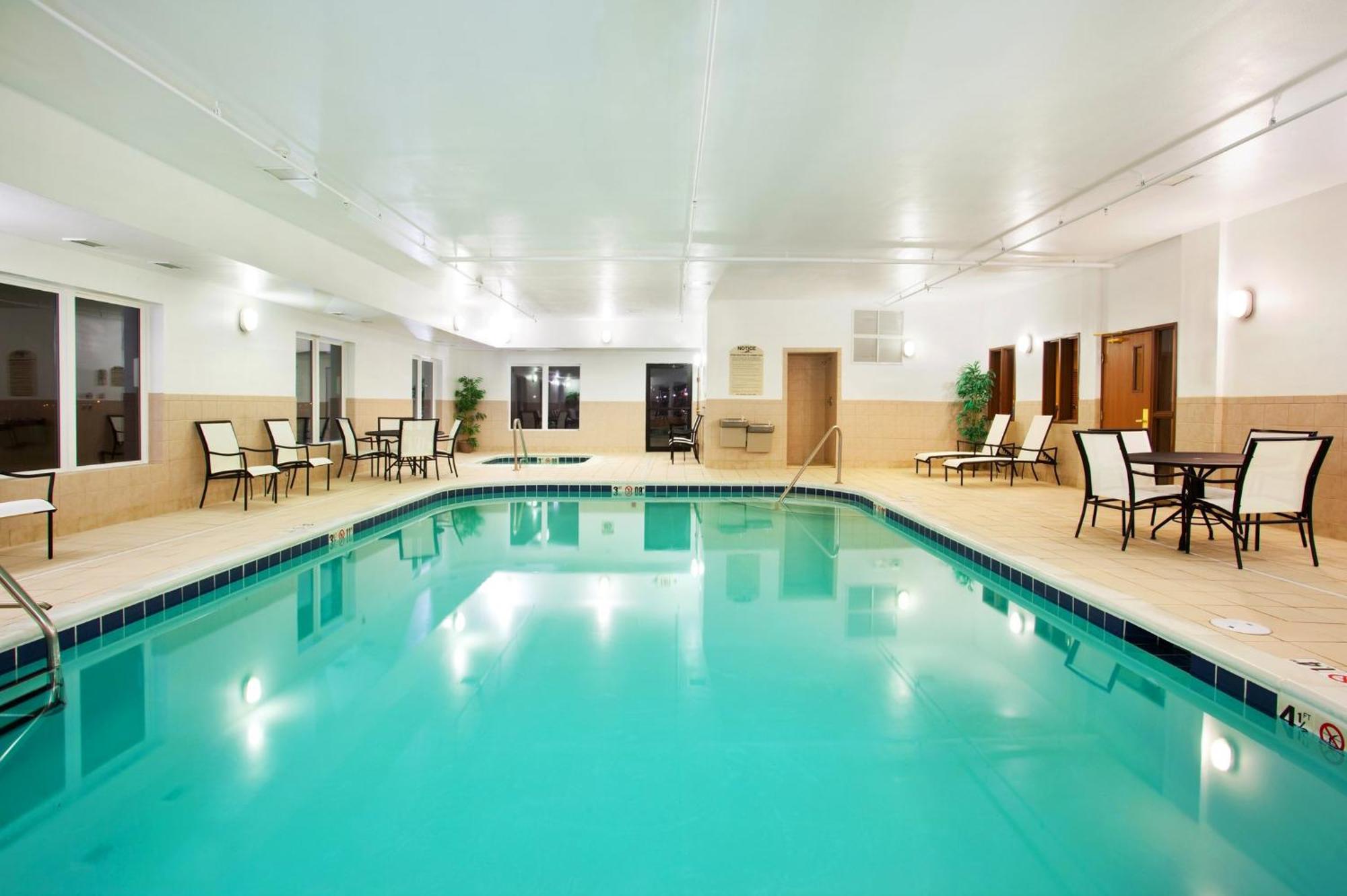 Holiday Inn Express Hotel & Suites Mattoon By Ihg Buitenkant foto