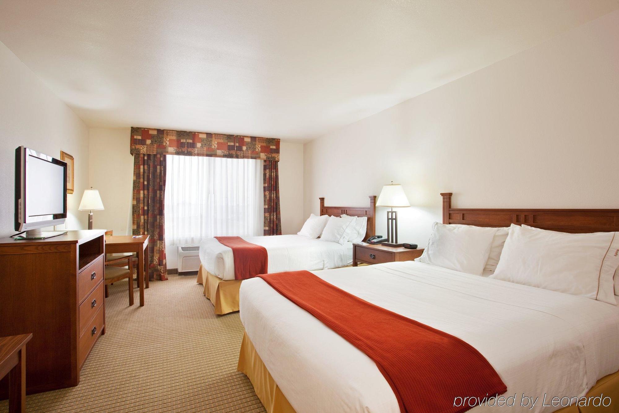 Holiday Inn Express Hotel & Suites Mattoon By Ihg Kamer foto